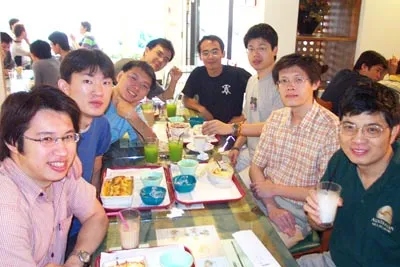 2003 — 送舊（90 級），老師與學生於「下課十分鐘」聚餐（2003/06/18）