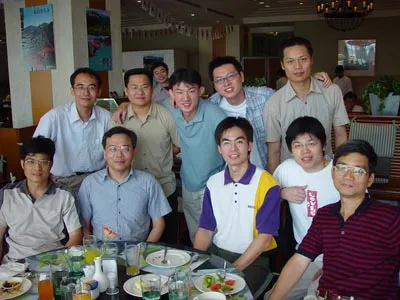 2004 — 歐昆應赴美 USC 深造，於「老爺酒店」餞行（2004/05/15）