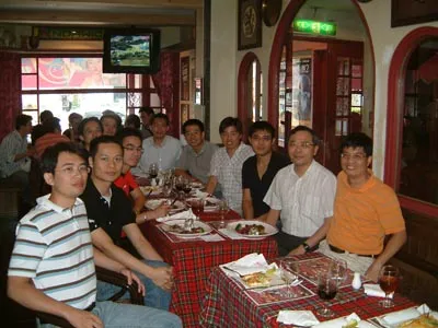 2006 — 慶祝教師節，老師與學生於「黎舍」聚餐（2006/09/22）