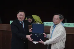 榮獲國立交通大學「產學技術交流卓越貢獻獎」銀翼獎
